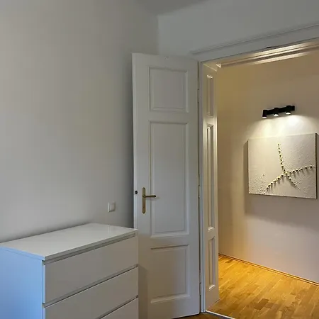 Old Town Vibe & Wave Apartment Graz